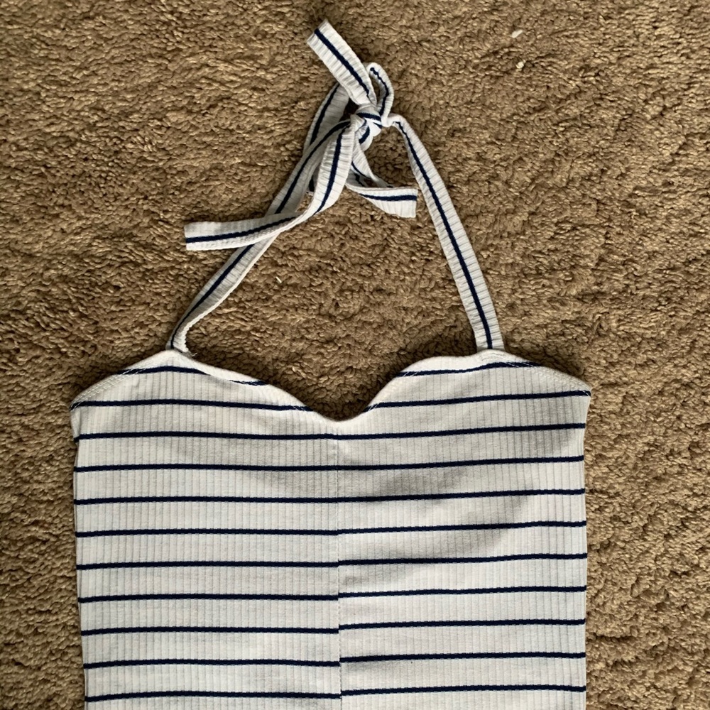 Sweetheart Neckline Halter Neck Crop Top